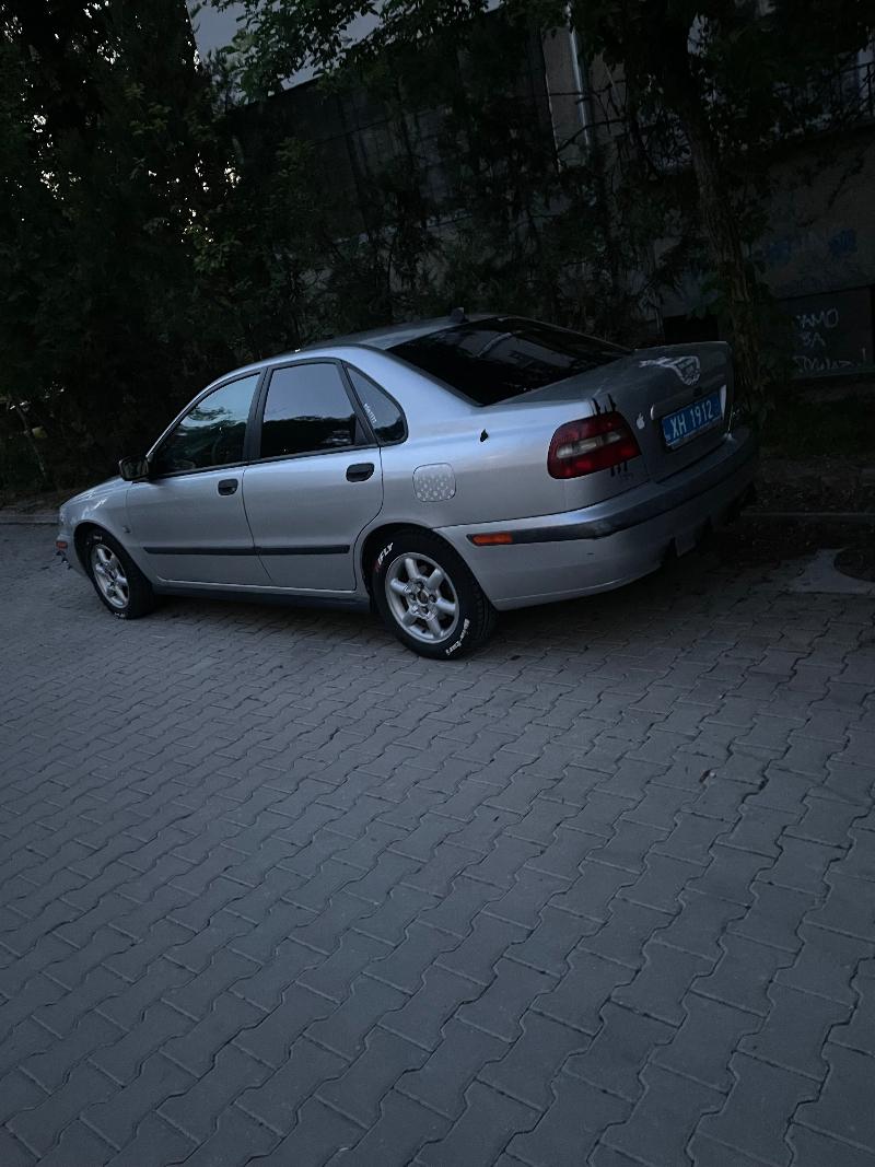 Volvo S40 1.9 - изображение 5