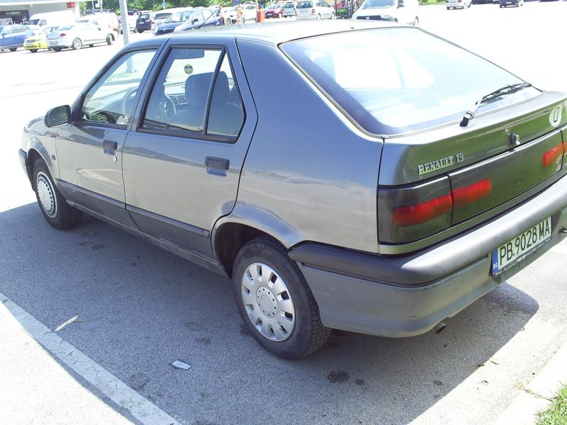 Renault 19 1.8-75кс. С АГУ - изображение 7