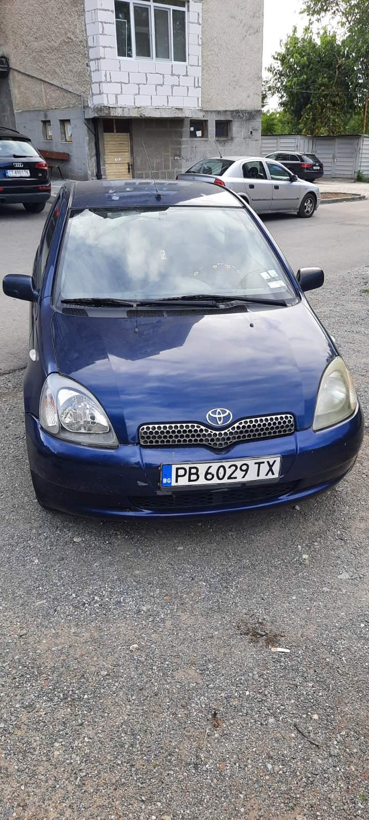 Toyota Yaris 1.0 - изображение 2