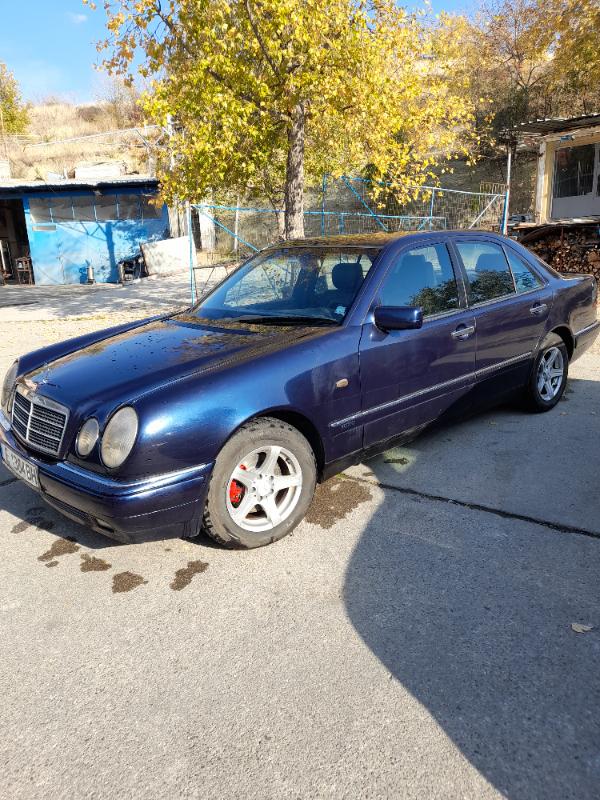 Mercedes-Benz E 200 2.0 i - изображение 3