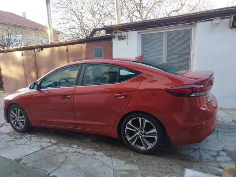 Hyundai Elantra 2.0 - изображение 4