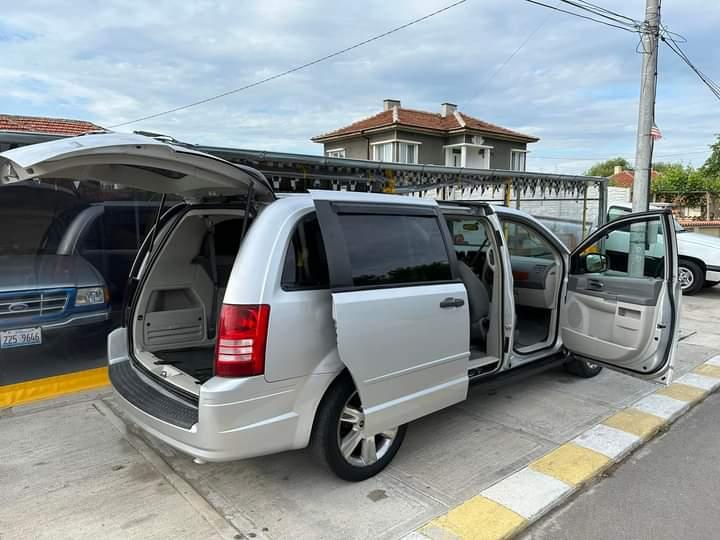 Chrysler Town and Country 3.3 - изображение 4