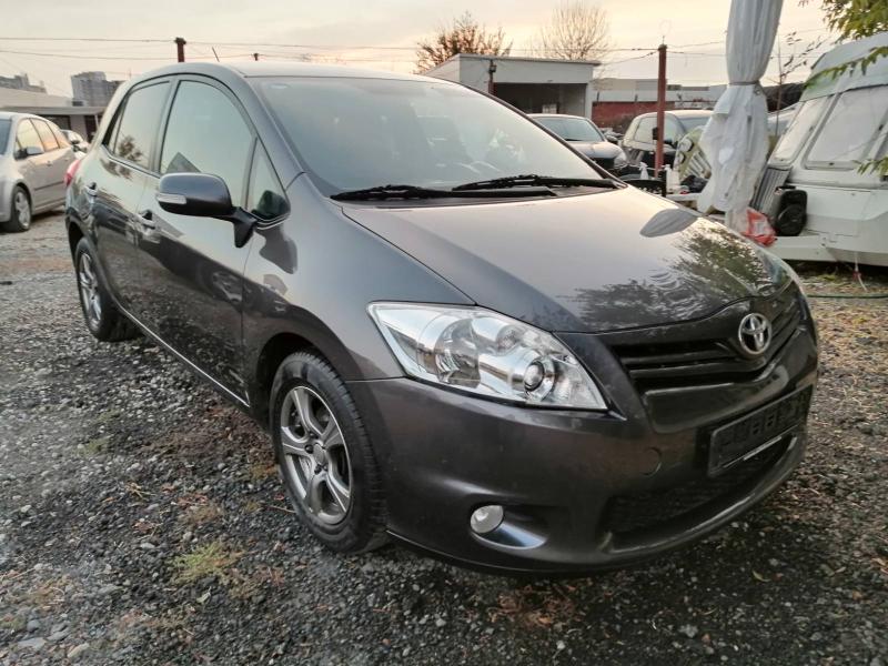 Toyota Auris 1.4 дизел - изображение 3