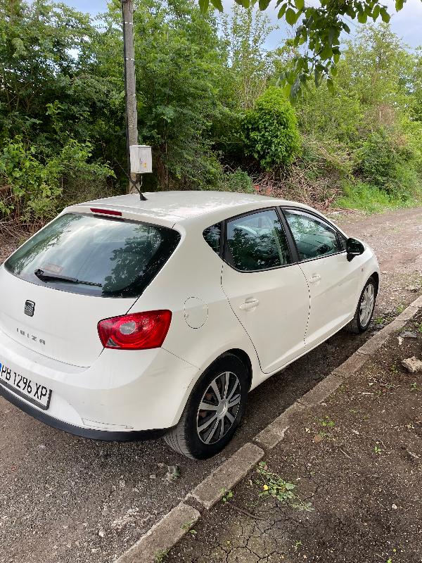 Seat Ibiza 1.6tdi 90ks - изображение 5