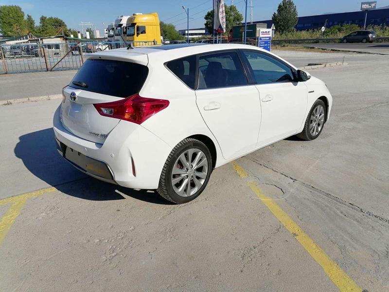 Toyota Auris  - изображение 5