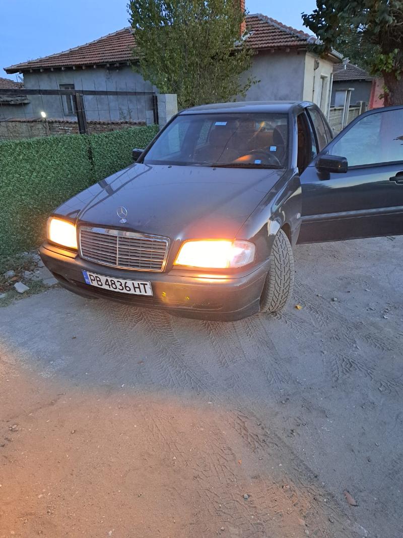 Mercedes-Benz C 200 2.0 - изображение 6