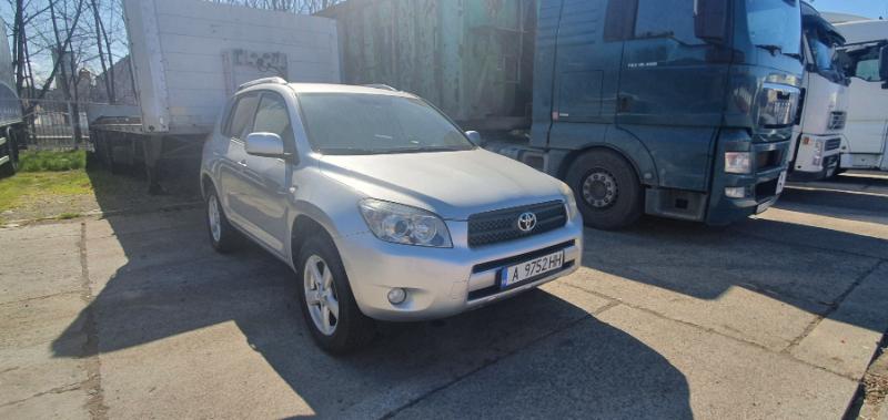 Toyota Rav4 2.2D - изображение 2