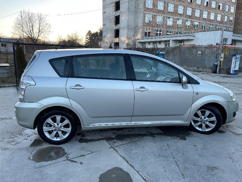 Toyota Corolla verso 2.2 - изображение 9