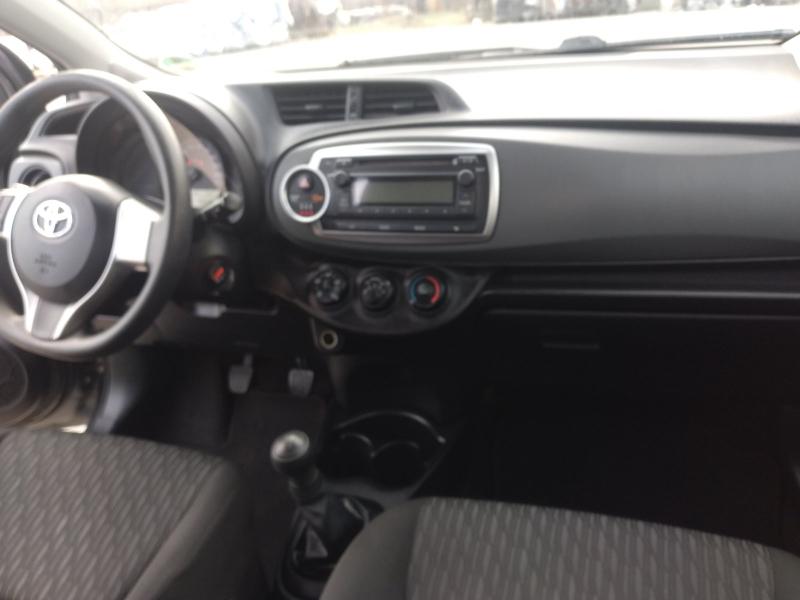 Toyota Yaris 1.0 VVTI - изображение 6