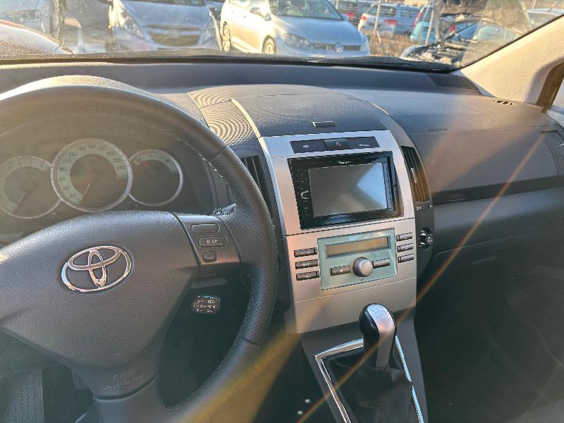 Toyota Corolla verso 1.8 VVT-I Gas - изображение 8