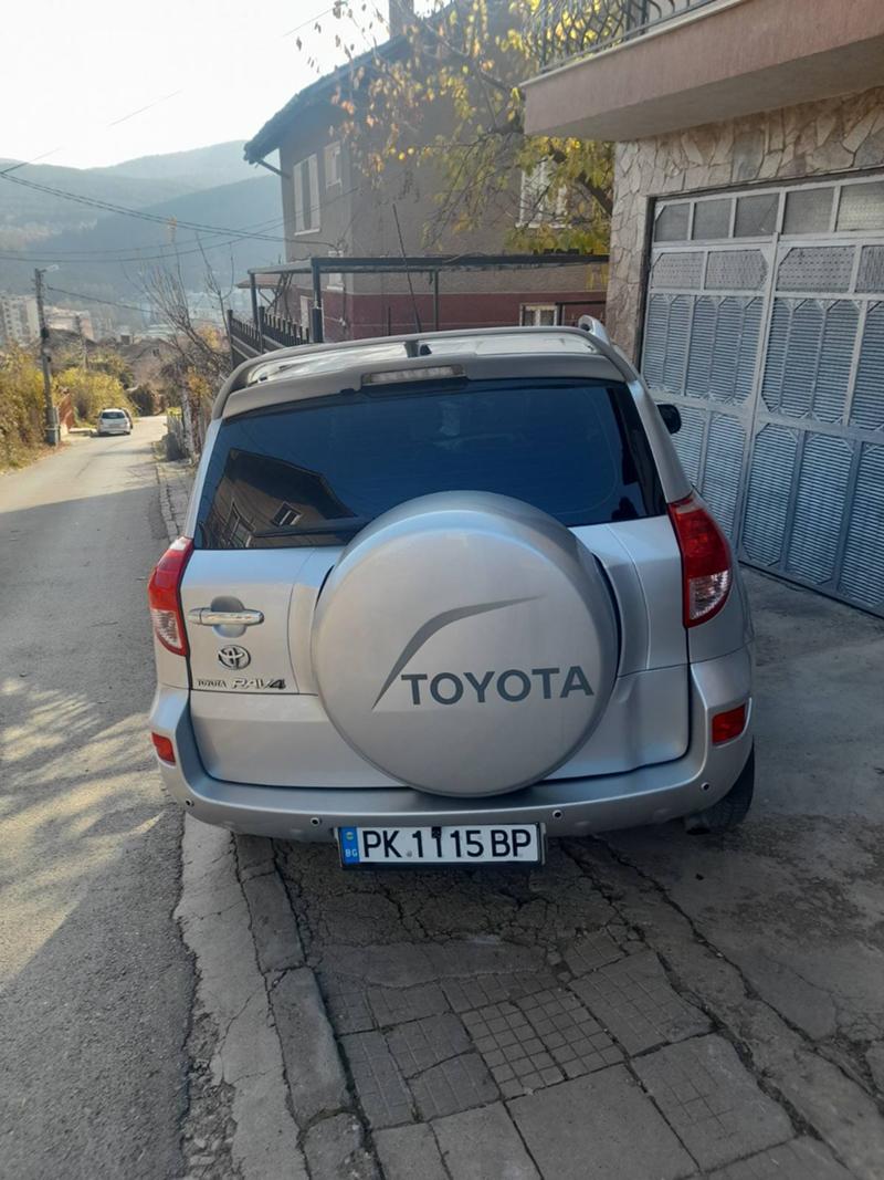 Toyota Rav4 2.2 - изображение 4