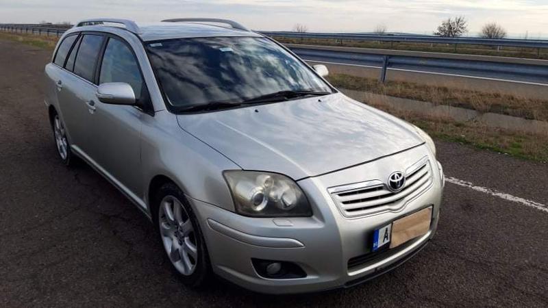 Toyota Avensis D-4D 2.0 - изображение 3