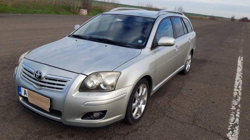 Toyota Avensis D-4D 2.0 - изображение 2