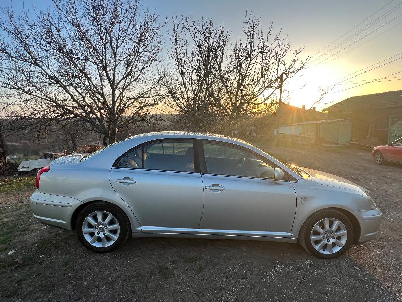 Toyota Avensis 2.2 D-Cat - изображение 2