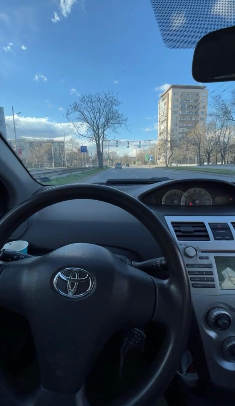 Toyota Yaris 1.5i - изображение 7