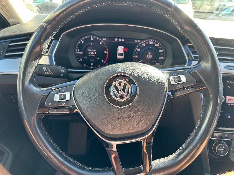 VW Passat 2.0 TDI R-LINE - изображение 8