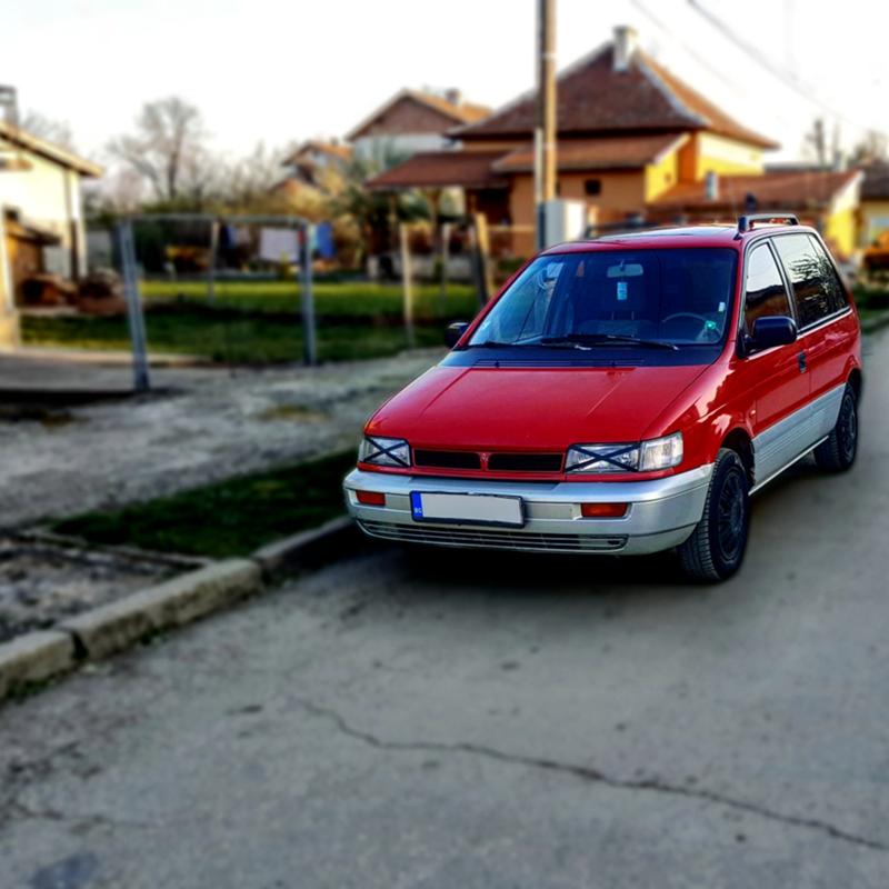 Mitsubishi Space runner 1.8 бензин - изображение 2