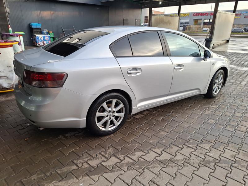 Toyota Avensis 2.2 Автоматик - изображение 3