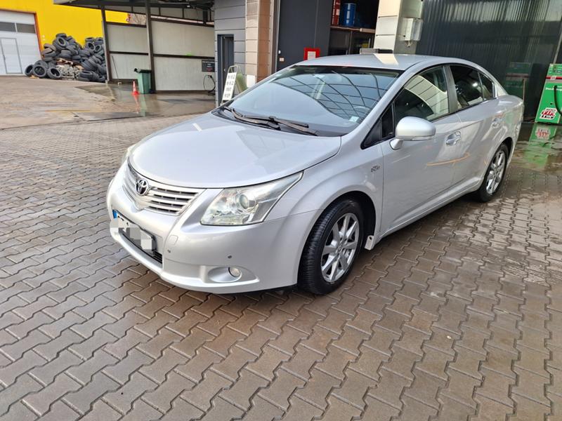 Toyota Avensis 2.2 Автоматик - изображение 2