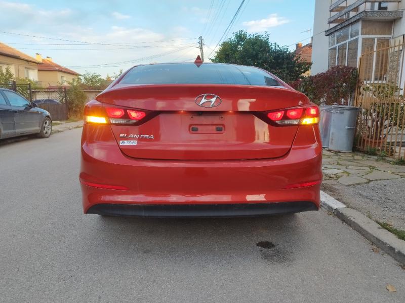 Hyundai Elantra 2.0  - изображение 3