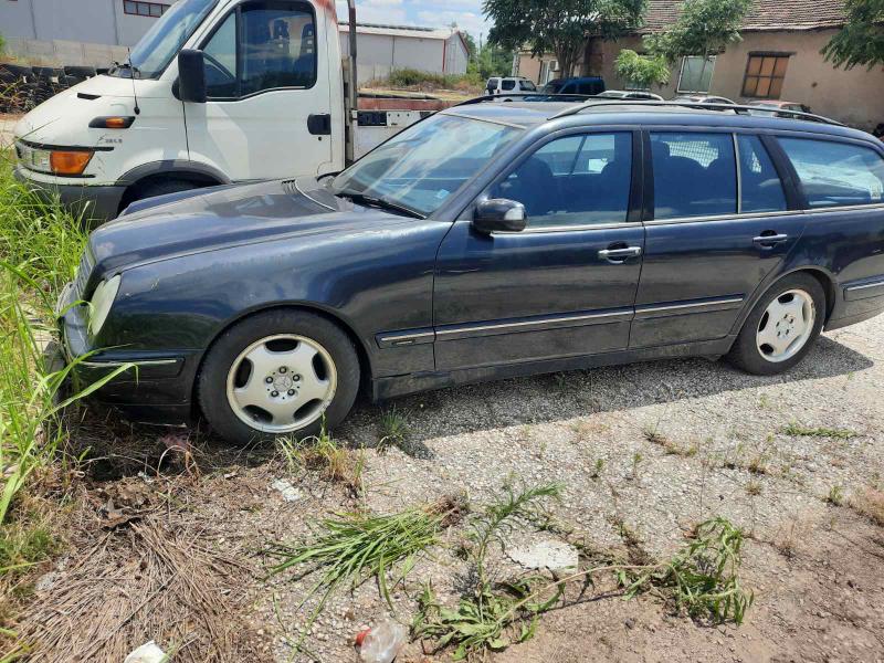 Mercedes-Benz E 220  - изображение 5