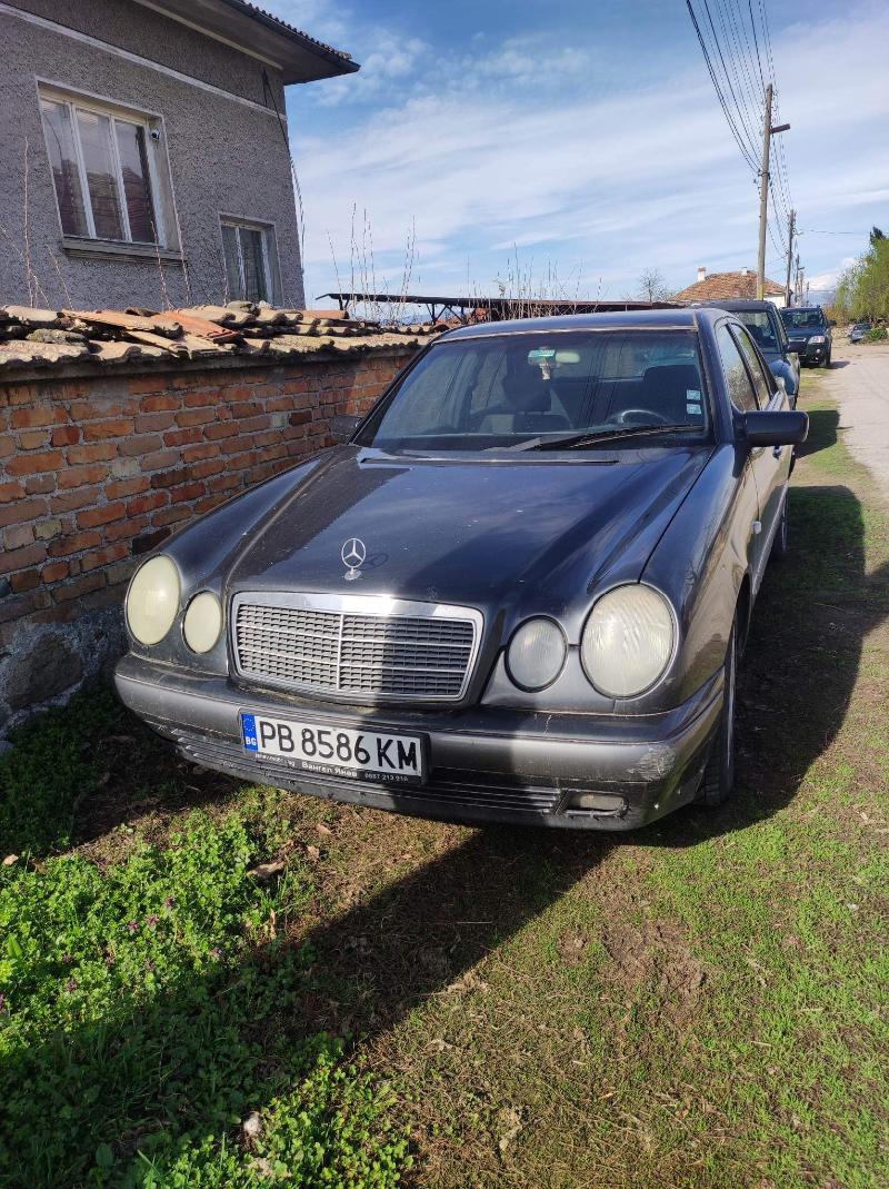 Mercedes-Benz E 200 2.0  - изображение 3