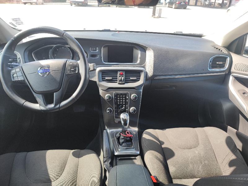 Volvo V40 2.0 D3 - изображение 9