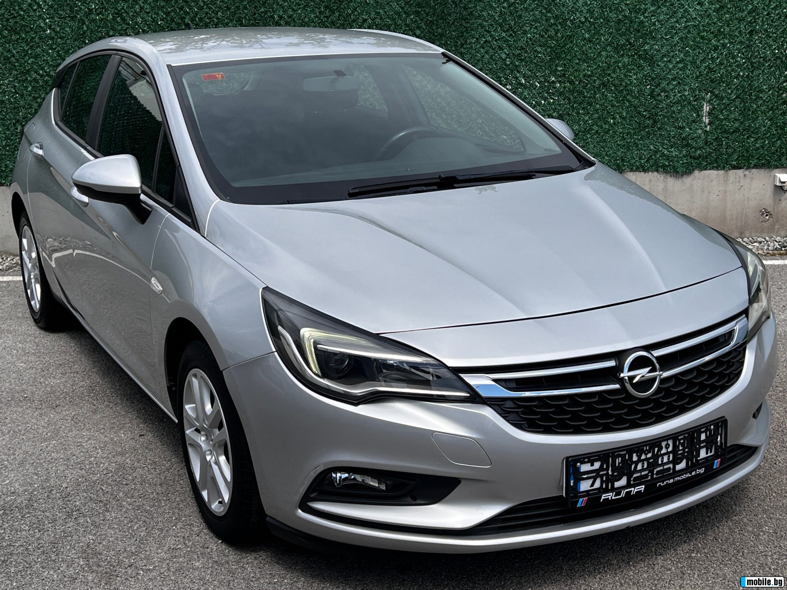 Вижте всички снимки за Opel Astra 1.6CDTi Hatchback Selective