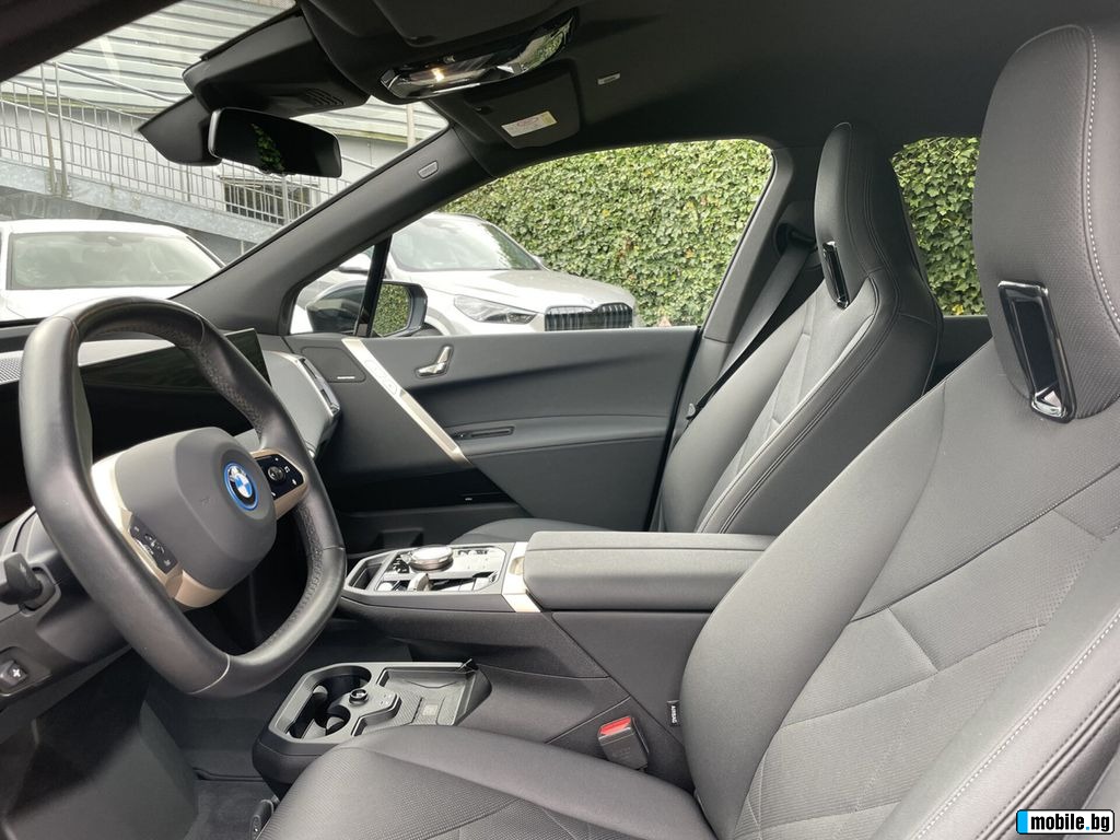 BMW iX xDrive 40/ HEAD UP/ LASER/ H&K/ CAMERA/ 22/ | Mobile.bg   8