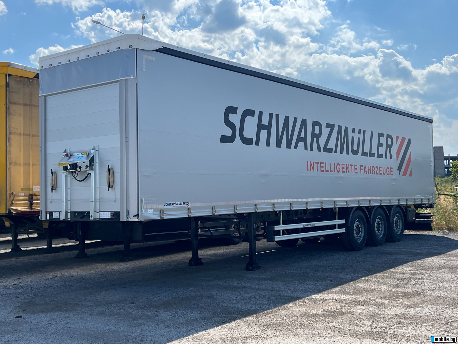  Schwarzmuller J-Serie, 5570kg, Goodyear,  | Mobile.bg   2