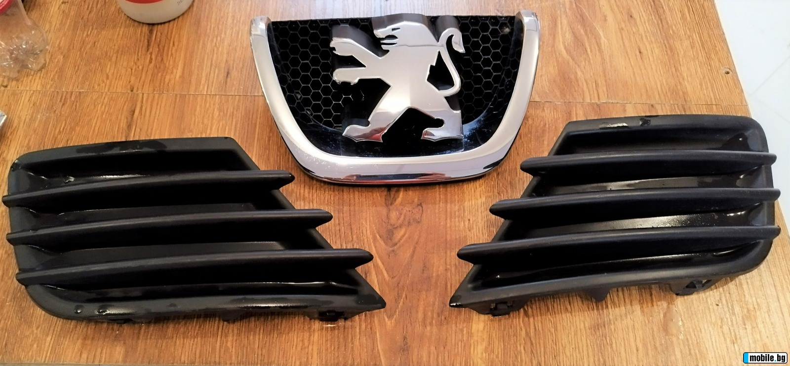 Вижте всички снимки за Eмблема Peugeot 207 (2006-2014г.) - Пежо 207 и капаци за халогени оригинални