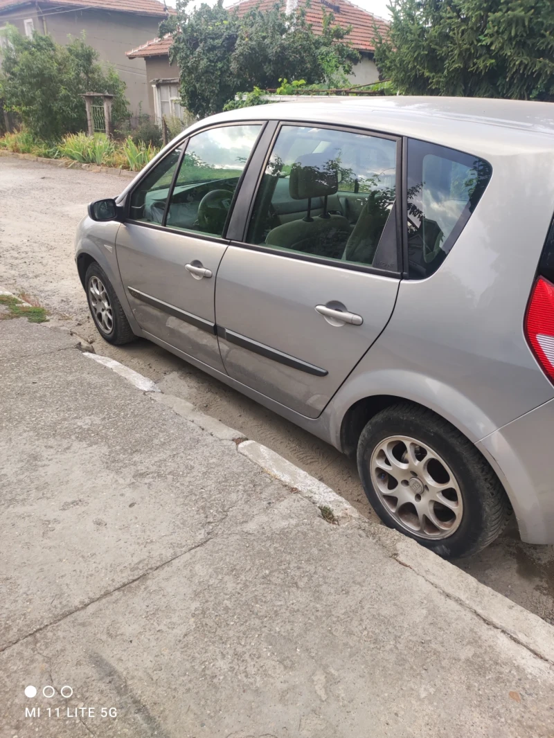 Renault Scenic, снимка 3 - Автомобили и джипове - 47186152