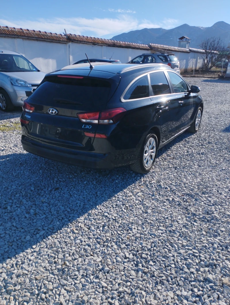 Hyundai I30 1.6, снимка 15 - Автомобили и джипове - 47438323