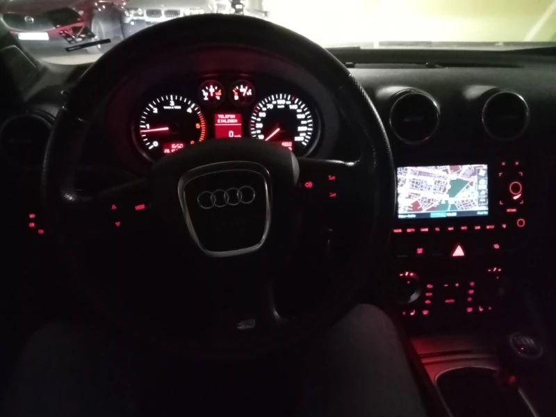 Audi A3 2.0 TDI/FACELIFT/NAVI/S-LINE, снимка 12 - Автомобили и джипове - 47861427