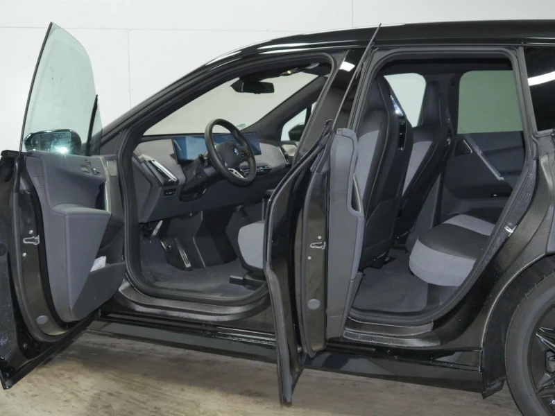 BMW iX xDrive60/FACELIFT/M-SPORT/B&W/PANO/ICONIC GLOW/, снимка 6 - Автомобили и джипове - 52564119