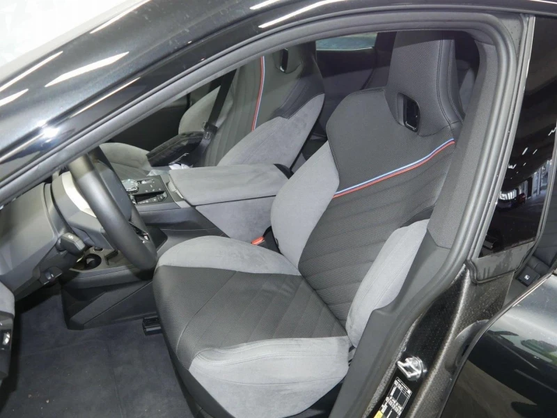 BMW iX xDrive60/FACELIFT/M-SPORT/B&W/PANO/ICONIC GLOW/, снимка 7 - Автомобили и джипове - 52564119