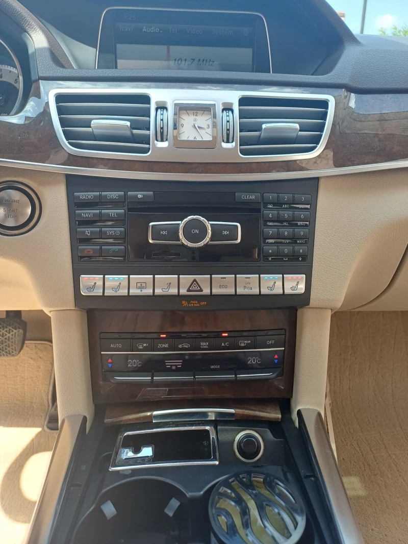 Mercedes-Benz E 500 AMG 4MATIC, снимка 12 - Автомобили и джипове - 53420288