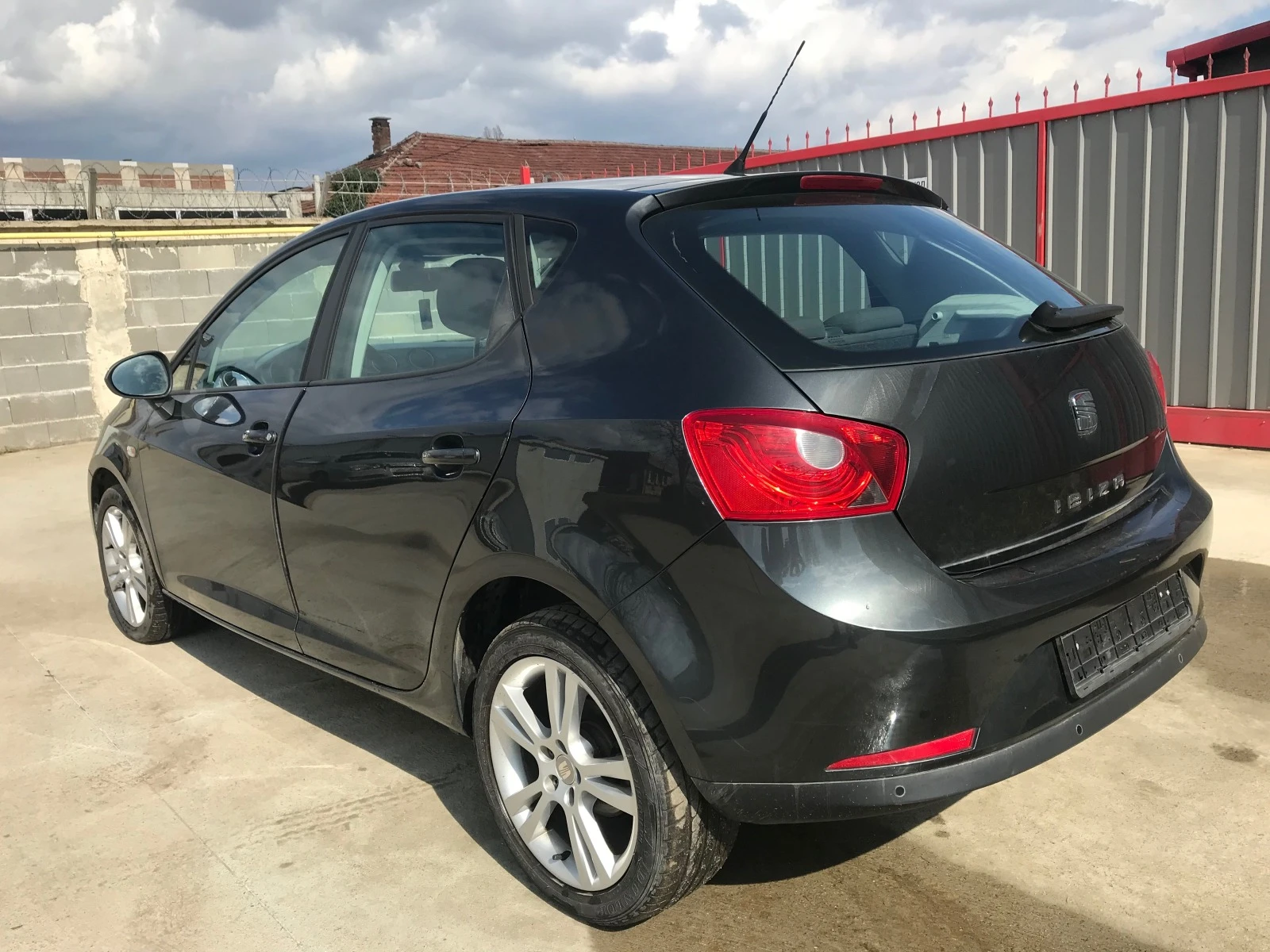 Seat Ibiza 1.2 avtomat - изображение 5