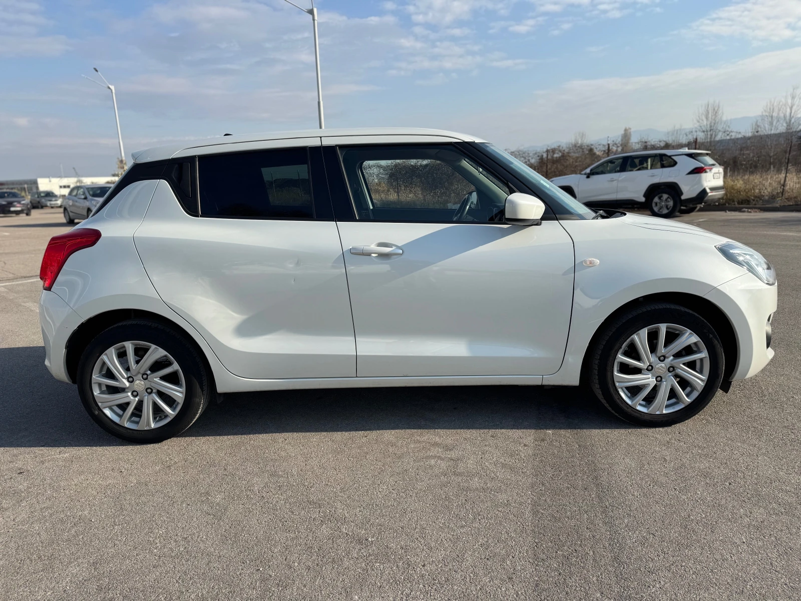 Suzuki Swift 1.2i-HYBRID-2021-NAVI - изображение 3