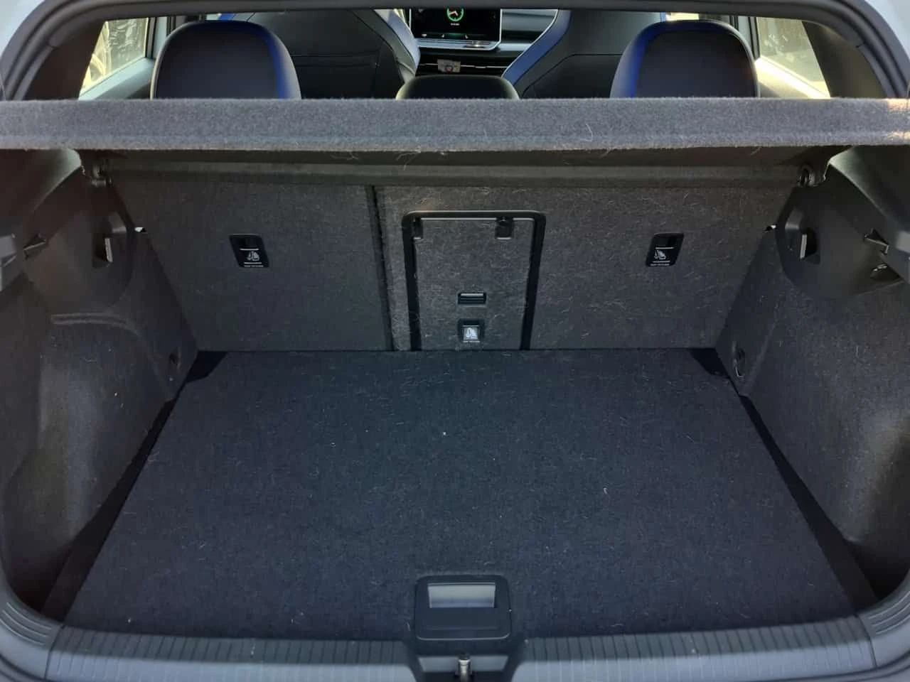 VW Golf  BLACK EDITION / Harman Kardon / DISTRONIC, снимка 14 - Автомобили и джипове - 54257683