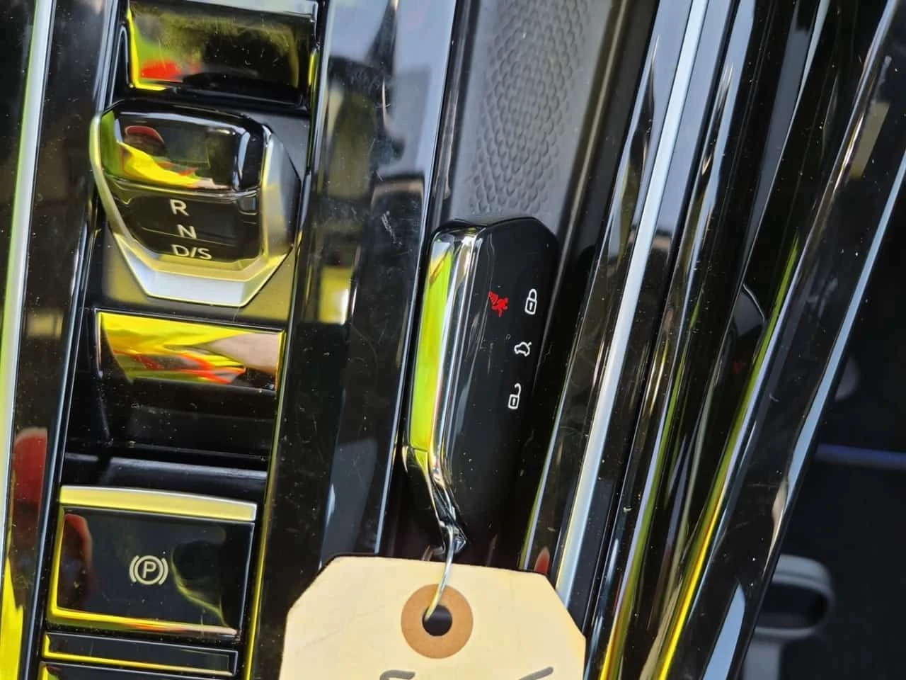 VW Golf  BLACK EDITION / Harman Kardon / DISTRONIC, снимка 8 - Автомобили и джипове - 54257683