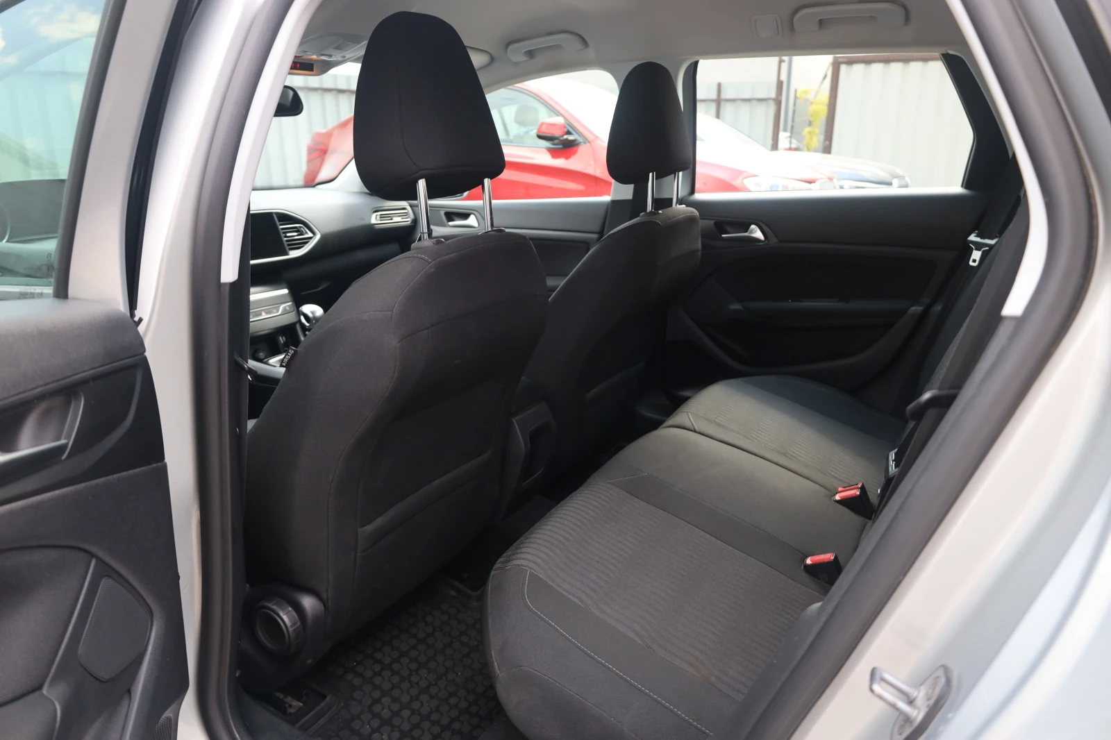 Peugeot 308 SW 1.6HDi LED Klimatronic PDC 6скорости MY15, снимка 11 - Автомобили и джипове - 55575529