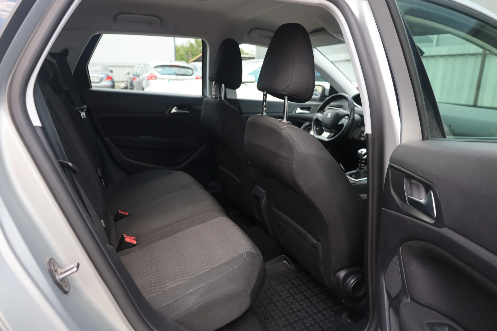 Peugeot 308 SW 1.6HDi LED Klimatronic PDC 6скорости MY15, снимка 9 - Автомобили и джипове - 55575529