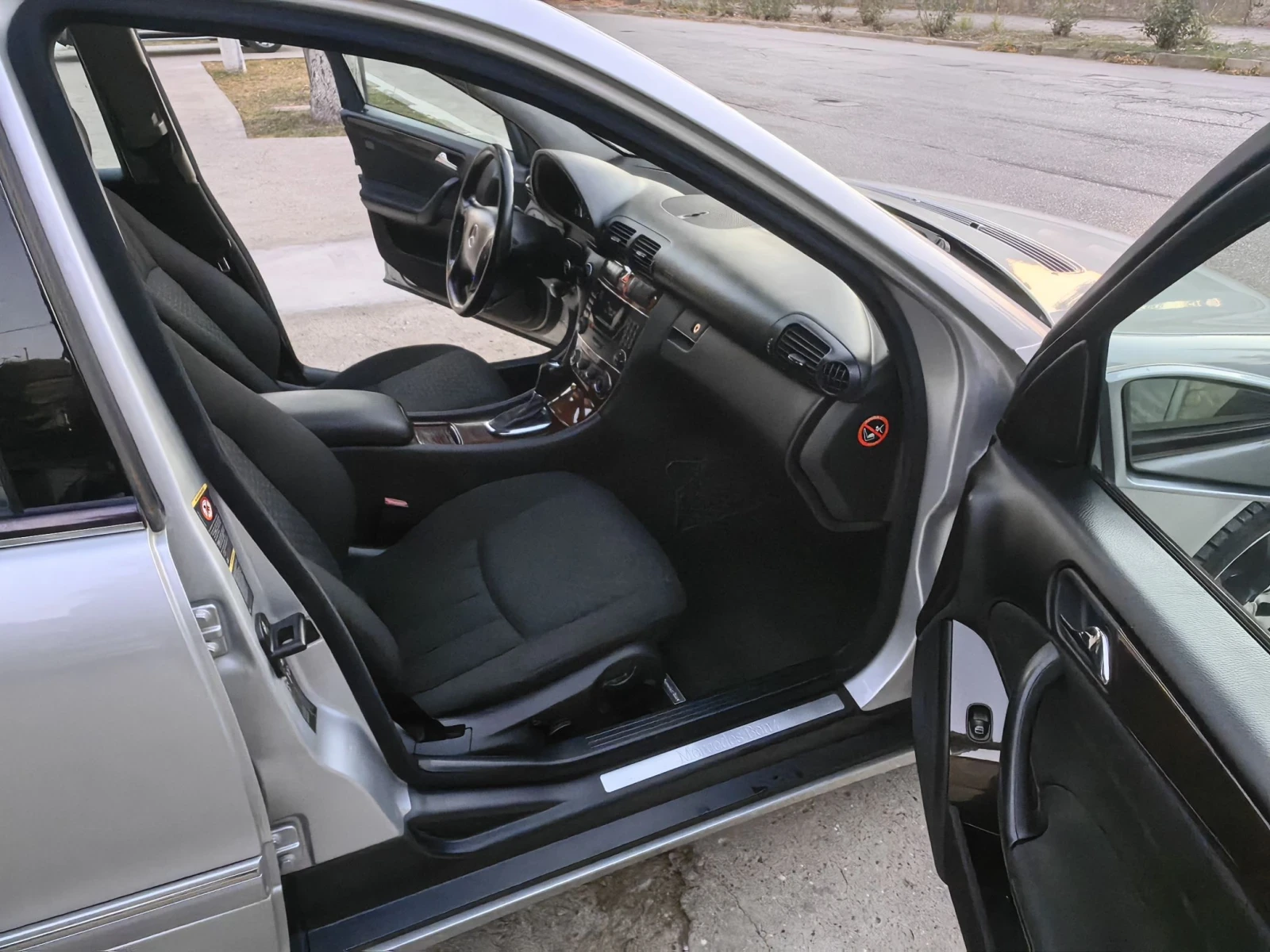 Mercedes-Benz C 220 C-220cdi 150kc Automatic, снимка 9 - Автомобили и джипове - 56342695