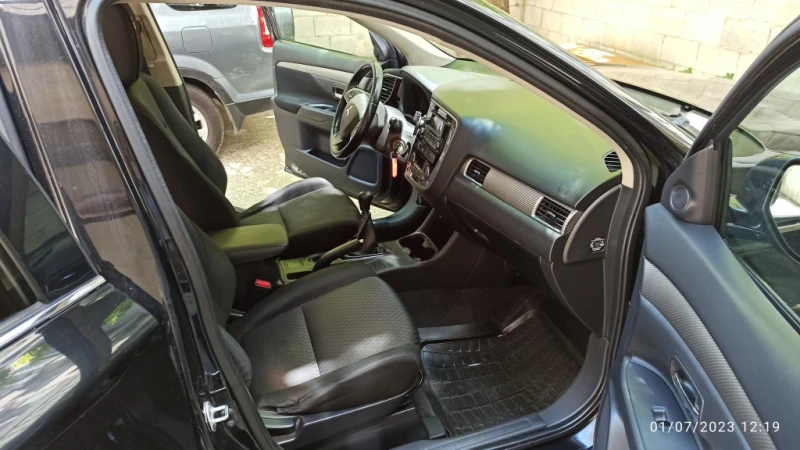 Mitsubishi Outlander, снимка 11 - Автомобили и джипове - 50919841