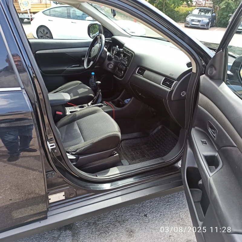 Mitsubishi Outlander, снимка 13 - Автомобили и джипове - 50919841