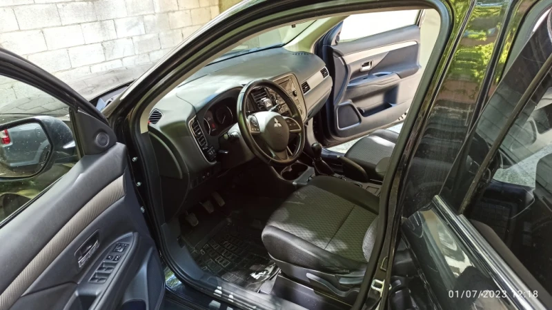 Mitsubishi Outlander, снимка 6 - Автомобили и джипове - 50919841