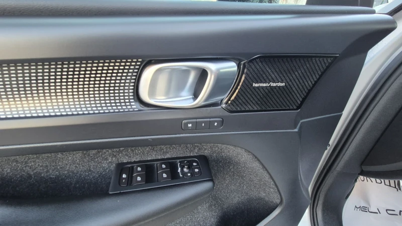 Volvo XC40 2.0 D4 100%РЕАЛЕН ПРОБЕГ!R-DESINGFULL ЛИЗИНГ ВИДЕO, снимка 11 - Автомобили и джипове - 53114317