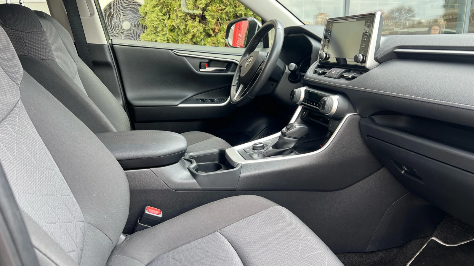 Toyota Rav4 2.5H Executive AWD, снимка 10 - Автомобили и джипове - 53908604