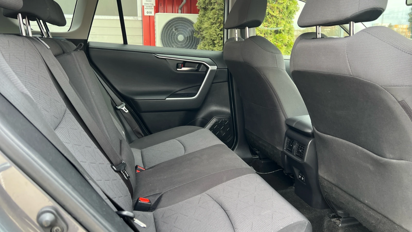 Toyota Rav4 2.5H Executive AWD, снимка 15 - Автомобили и джипове - 53908604